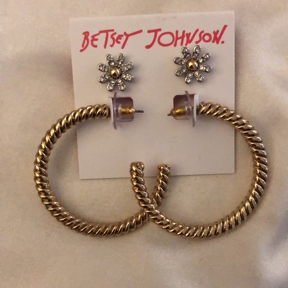 Betsey Johnson Some Bunnys Baby Daisy Studs & Gold Tone Hoop Earring Set NWT - Picture 8 of 12